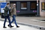 Den Haag Schiphol en Hilversum
Frank Jansen en zijn partneer Rogier Smit rijden van hun huis in Den Haag naar RTL in Hilversum waar ze een gesprek hebben met Peter v d Vorst van RTL