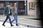 Den Haag Schiphol en Hilversum
Frank Jansen en zijn partneer Rogier Smit rijden van hun huis in Den Haag naar RTL in Hilversum waar ze een gesprek hebben met Peter v d Vorst van RTL
