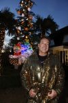 Aalsmeer 18 december 2020
Gerard Joling zijn huis is helemaal versierd met kerstlichtjes en bomen