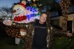 Aalsmeer 18 december 2020
Gerard Joling zijn huis is helemaal versierd met kerstlichtjes en bomen