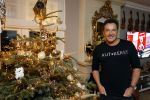 Aalsmeer 18 december 2020
Gerard Joling zijn huis is helemaal versierd met kerstlichtjes en bomen