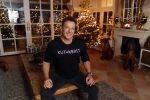 Aalsmeer 18 december 2020
Gerard Joling zijn huis is helemaal versierd met kerstlichtjes en bomen