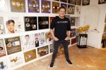 Aalsmeer 18 december 2020
Gerard Joling zijn huis is helemaal versierd met kerstlichtjes en bomen