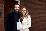 Hilversum 16 november 2020
Heleen v Royen met haar nieuwe boek en vriend Bart Meeldijk bij hun huis.