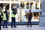 Amsterdam 18 november 2020
Opnames met ilse Warringa op het Rembrandtplein. Menno Kohler doet produktie . Zijn vrouw en zoontje komen even kijken .