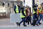 Amsterdam 18 november 2020
Opnames met ilse Warringa op het Rembrandtplein. Menno Kohler doet produktie . Zijn vrouw en zoontje komen even kijken .