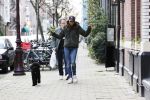 Amsterdam 18 december 2020
Iris Hond met haar hondje en Mischa v d Woesteine in Amsterdam zuid