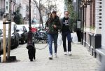 Amsterdam 18 december 2020
Iris Hond met haar hondje en Mischa v d Woesteine in Amsterdam zuid