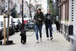 Amsterdam 18 december 2020
Iris Hond met haar hondje en Mischa v d Woesteine in Amsterdam zuid