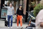 Amsterdam 22 juli 2020
Iris Hond met een kennis en haar hond in Amsterdam zuid.