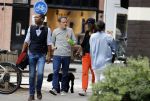 Amsterdam 22 juli 2020
Iris Hond met een kennis en haar hond in Amsterdam zuid.