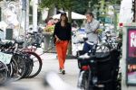 Amsterdam 22 juli 2020
Iris Hond met een kennis en haar hond in Amsterdam zuid.