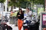 Amsterdam 22 juli 2020
Iris Hond met een kennis en haar hond in Amsterdam zuid.