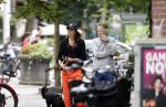 Amsterdam 22 juli 2020
Iris Hond met een kennis en haar hond in Amsterdam zuid.