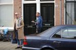 Den Haag 28 november 2020
Rogier Smit komt aanlopen met zijn hond bij zijn huis . Jeffrey Lake is bij hem aan het klussen