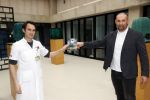 Amsterdam 13 november 2020
Joop Kasteel met zijn vrouw in het AMC met de doktoren die hem behandeld hebben .