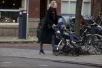 Amsterdam 2 december 2020
Kimberly Klaver met zoontje aan de wandel.