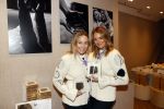 Amsterdam 24 november 2020
Lieke v Lexmond en Jetteke v Lexmond openen hun winkel