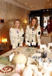 Amsterdam 24 november 2020
Lieke v Lexmond en Jetteke v Lexmond openen hun winkel