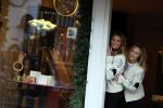 Amsterdam 24 november 2020
Lieke v Lexmond en Jetteke v Lexmond  openen hun winkel