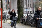 Amsterdam 1 december 2020
Marije Knevel op de fiets in  amsterdam zuid