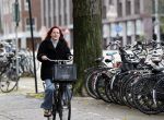 Amsterdam 1 december 2020
Marije Knevel op de fiets in  amsterdam zuid