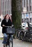 Amsterdam 1 december 2020
Marije Knevel op de fiets in  amsterdam zuid