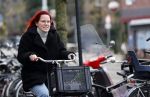 Amsterdam 1 december 2020
Marije Knevel op de fiets in  amsterdam zuid