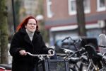 Amsterdam 1 december 2020
Marije Knevel op de fiets in  amsterdam zuid