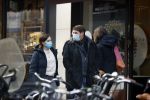 Amsterdam 5 december 2020
Martijn Krabb emt dochter en mondkapjes  op de pc hooftstraat