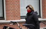 Amsterdam 9 december 2020
Neelie Kroes met mondkapje op straat in Amsterdam zuid