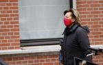 Amsterdam 9 december 2020
Neelie Kroes met mondkapje op straat in Amsterdam zuid