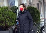 Amsterdam 9 december 2020
Neelie Kroes met mondkapje op straat in Amsterdam zuid