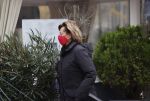 Amsterdam 9 december 2020
Neelie Kroes met mondkapje op straat in Amsterdam zuid