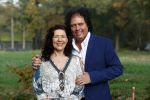 Holten 9 november 2020
Rene Le Blanc tekent een kontrakt bij Edwin en Coen v Hoevelaak. Hij kwam samen met zijn vriendin.
