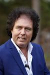 Holten 9 november 2020
Rene Le Blanc tekent een kontrakt bij Edwin en Coen v Hoevelaak. Hij kwam samen met zijn vriendin.