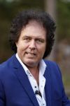 Holten 9 november 2020
Rene Le Blanc tekent een kontrakt bij Edwin en Coen v Hoevelaak. Hij kwam samen met zijn vriendin.