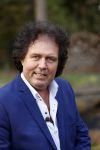 Holten 9 november 2020
Rene Le Blanc tekent een kontrakt bij Edwin en Coen v Hoevelaak. Hij kwam samen met zijn vriendin.