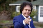 Holten 9 november 2020
Rene Le Blanc tekent een kontrakt bij Edwin en Coen v Hoevelaak. Hij kwam samen met zijn vriendin.