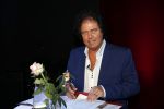 Holten 9 november 2020
Rene Le Blanc tekent een kontrakt bij Edwin en Coen v Hoevelaak. Hij kwam samen met zijn vriendin.