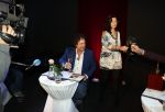 Holten 9 november 2020
Rene Le Blanc tekent een kontrakt bij Edwin en Coen v Hoevelaak. Hij kwam samen met zijn vriendin.
