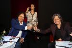 Holten 9 november 2020
Rene Le Blanc tekent een kontrakt bij Edwin en Coen v Hoevelaak. Hij kwam samen met zijn vriendin.