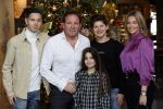 Vinkeveen 12 december 2020
Robert leroy vertrekt bij the Harbour Club in Vinkeveen met zijn vriendin Jaimie de Boer en zijn kinderen.