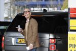 Den Haag Schiphol en Hilversum
Frank Jansen en zijn partneer Rogier Smit rijden van hun huis in Den Haag naar RTL in Hilversum waar ze een gesprek hebben met Peter v d Vorst van RTL