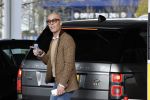 Den Haag Schiphol en Hilversum
Frank Jansen en zijn partneer Rogier Smit rijden van hun huis in Den Haag naar RTL in Hilversum waar ze een gesprek hebben met Peter v d Vorst van RTL