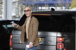 Den Haag Schiphol en Hilversum
Frank Jansen en zijn partneer Rogier Smit rijden van hun huis in Den Haag naar RTL in Hilversum waar ze een gesprek hebben met Peter v d Vorst van RTL