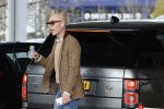 Den Haag Schiphol en Hilversum
Frank Jansen en zijn partneer Rogier Smit rijden van hun huis in Den Haag naar RTL in Hilversum waar ze een gesprek hebben met Peter v d Vorst van RTL