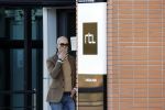 Den Haag Schiphol en Hilversum
Frank Jansen en zijn partneer Rogier Smit rijden van hun huis in Den Haag naar RTL in Hilversum waar ze een gesprek hebben met Peter v d Vorst van RTL