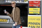 Den Haag Schiphol en Hilversum
Frank Jansen en zijn partneer Rogier Smit rijden van hun huis in Den Haag naar RTL in Hilversum waar ze een gesprek hebben met Peter v d Vorst van RTL