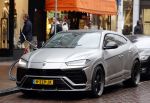 Amsterdam 21 november 2020
Rolf Sanchez met een kennis en een Lamborghini Urus op de pc hooftstraat
